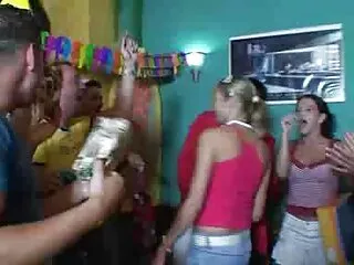 La fiesta más depravada jamás videos porno hentai subtitulados